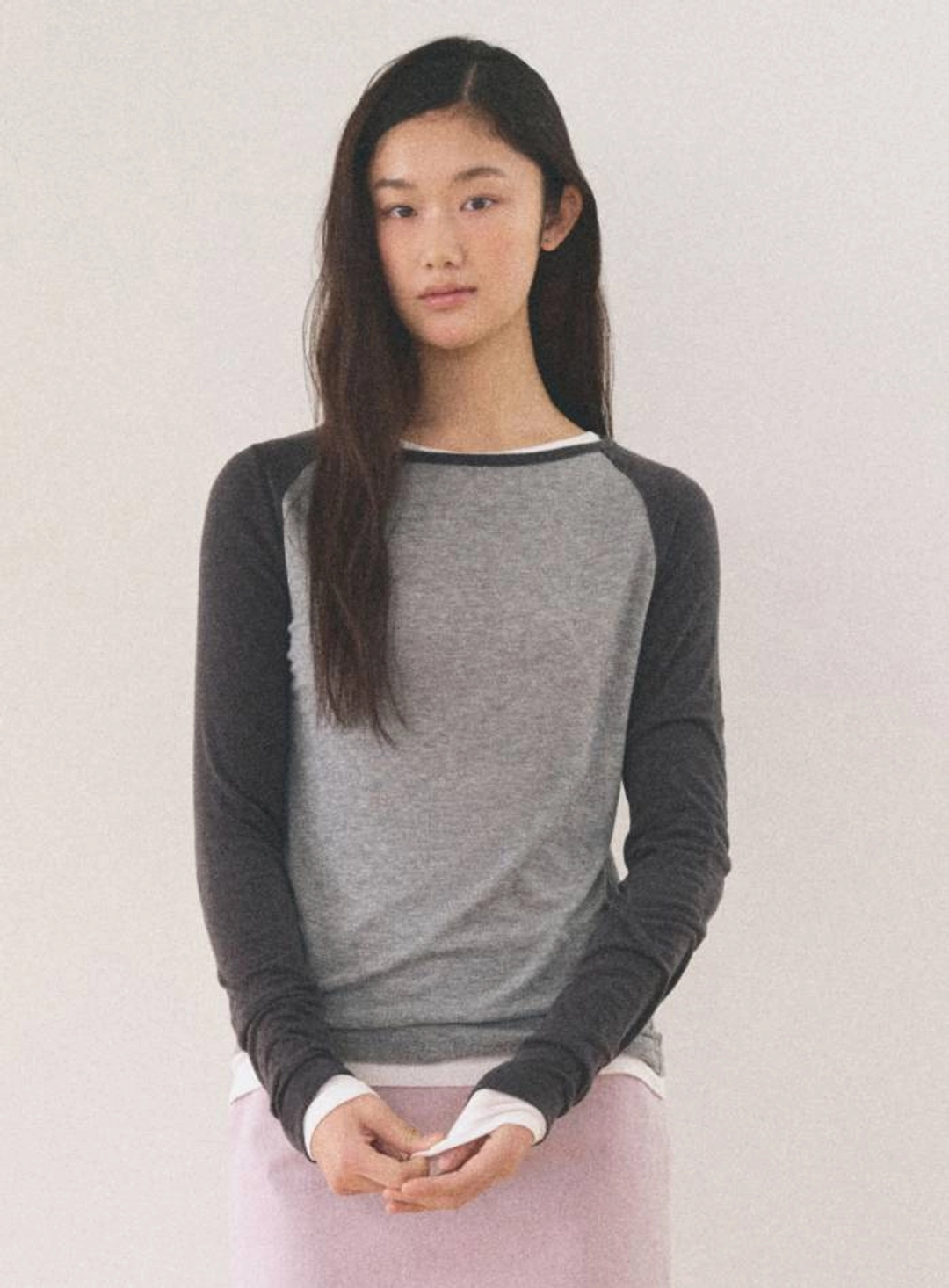 망고매니플리즈 MAHO RAGLAN TEE_GREY CHARCOAL 상품 이미지 2