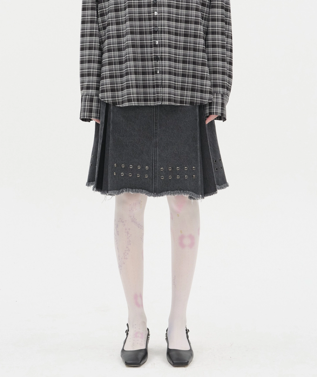 타입서비스 Stud Denim Panel Skirt [Black] 상품 이미지 2