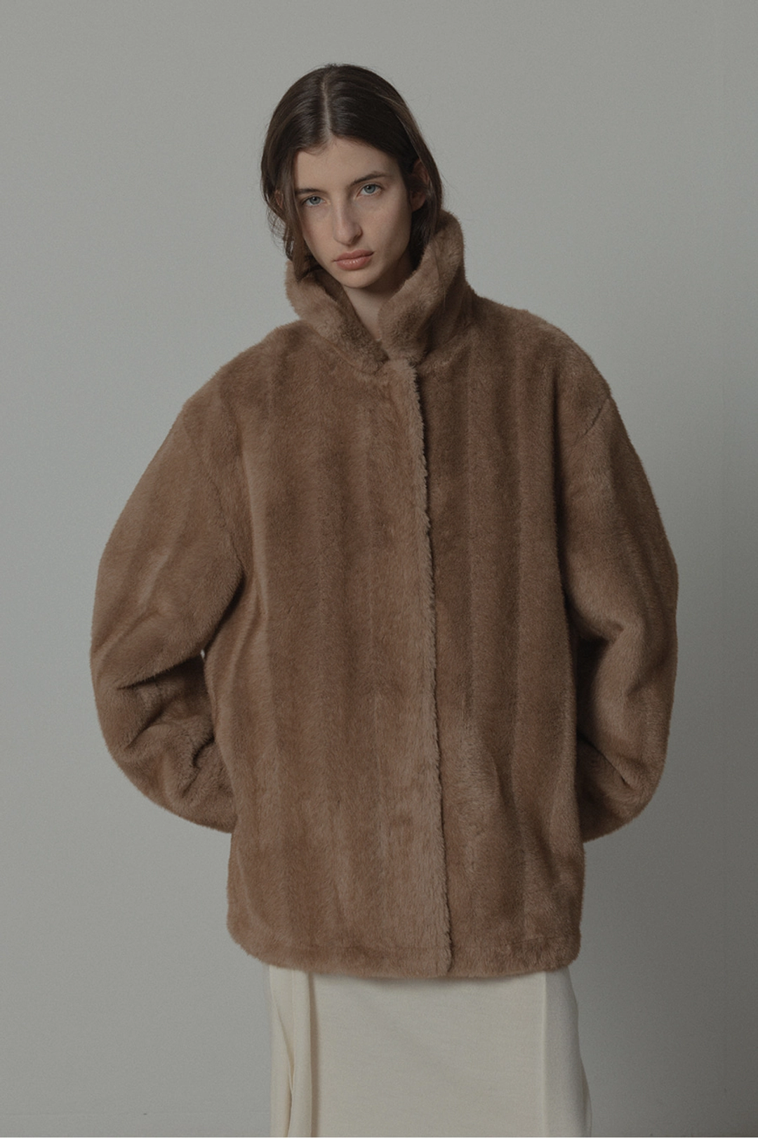 르917 REVERSIBLE FAUX FUR JACKET [BEIGE] 상품 이미지 2