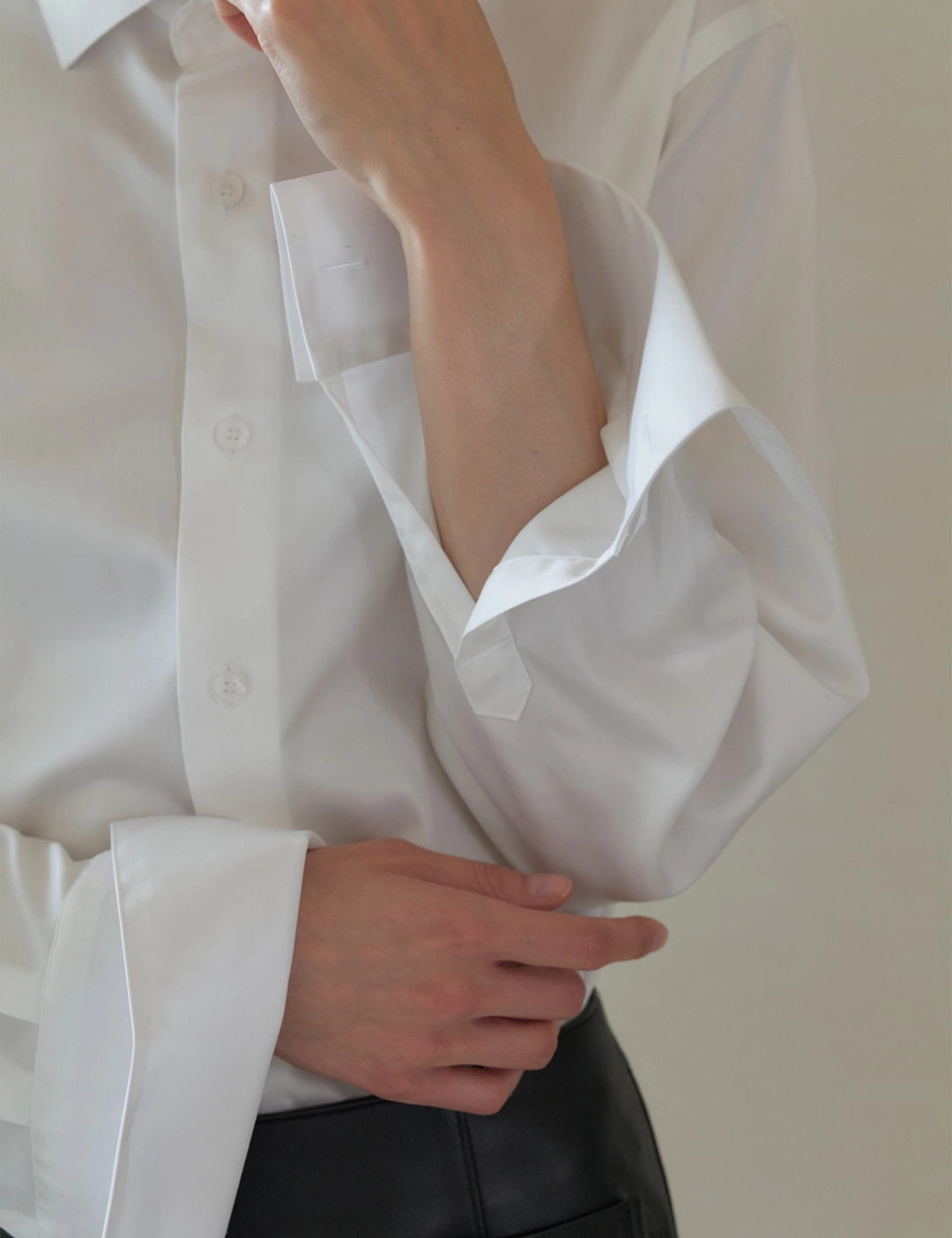 노미나떼 Mila Forme Wide Collar Shirt (White) 상품 이미지 3
