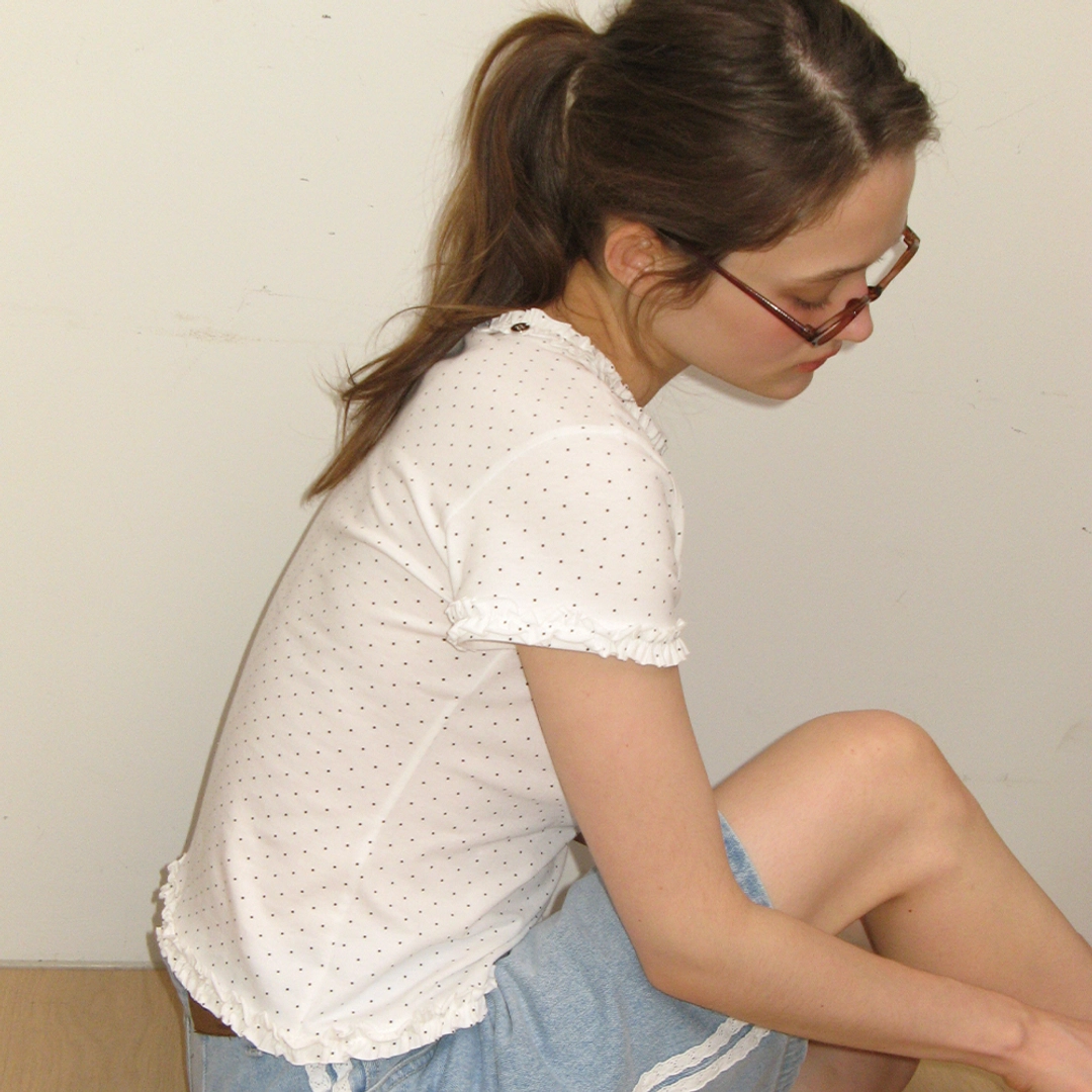 론론 NECK RUFFLE SHORT SLEEVE T SHIRT WHITE DOT 상품 이미지 2