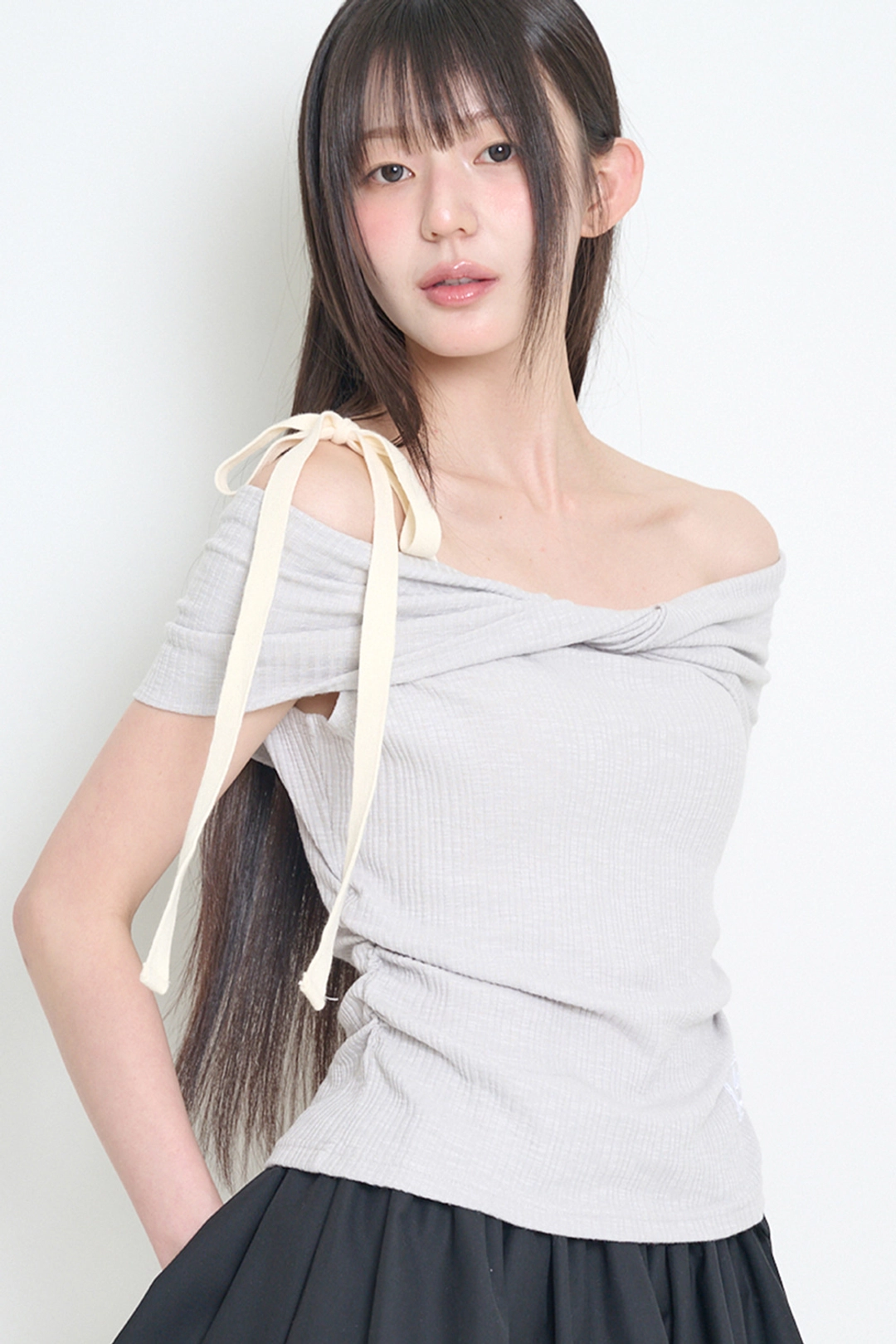일리고 플로우 오프숄더 탑 그레이 상품 이미지 1