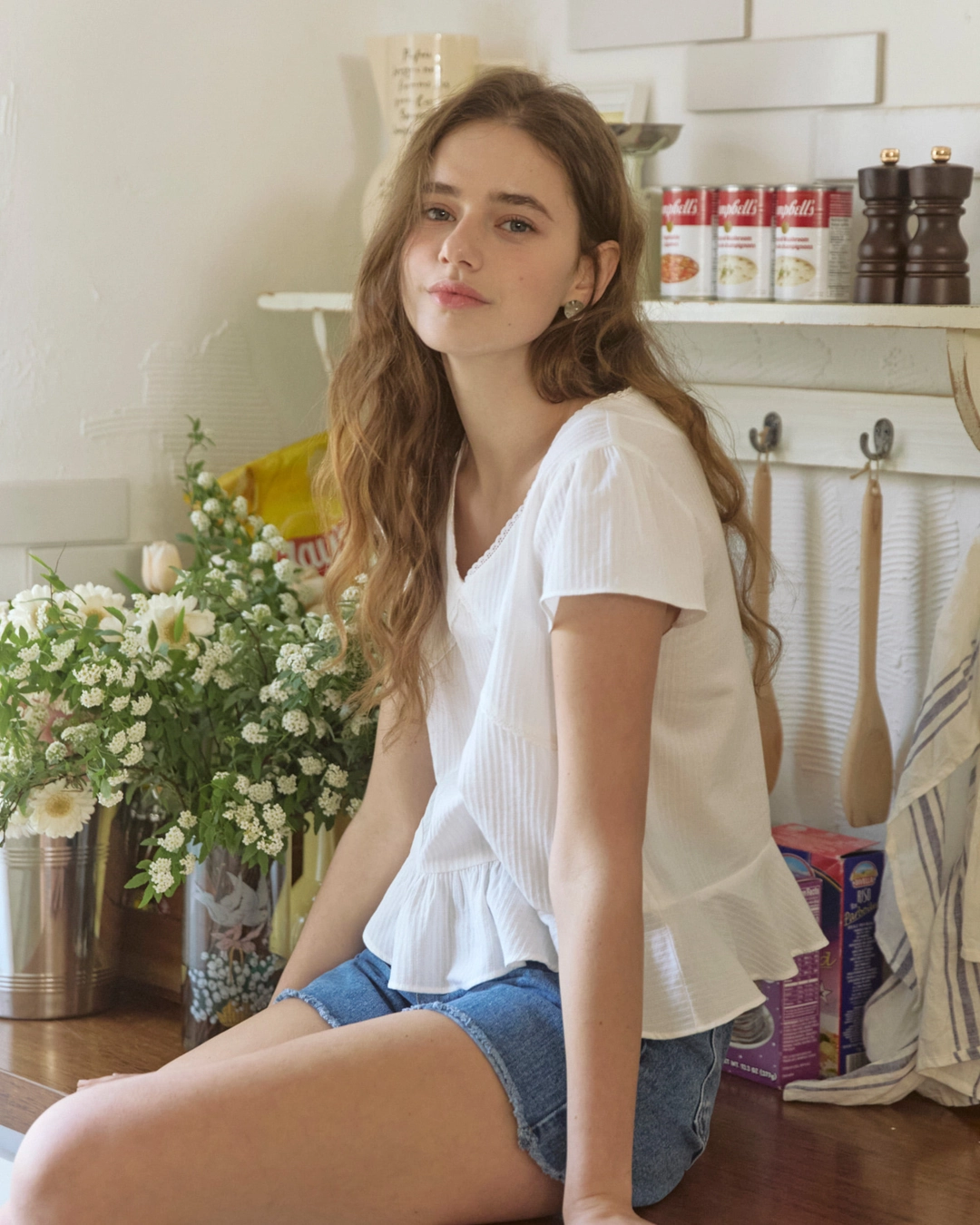 어다울 V cut lace jacquard blouse - white 상품 이미지 2