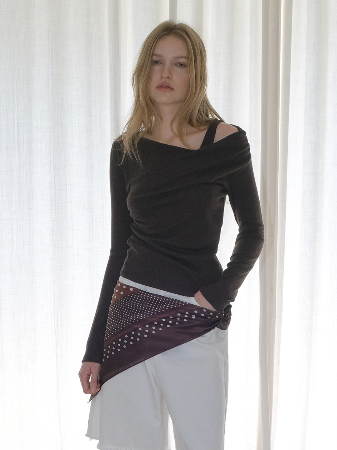 에트몽 Cross-Over Drape T-Shirt, Brown 상품 이미지 2
