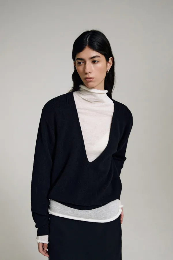 Aroze Deep V Wool Knit (Black)
