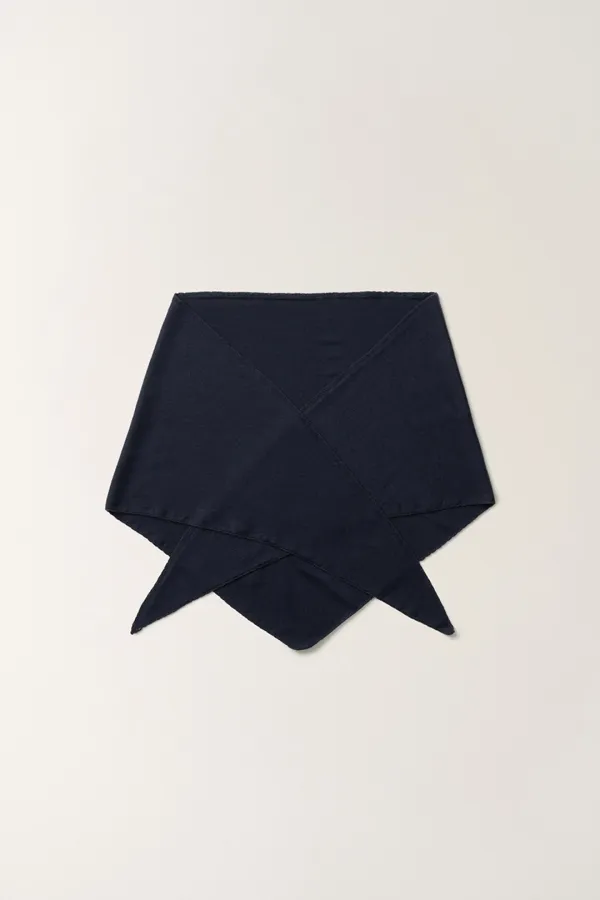 스캘럽 자수 디테일 앙고라 스카프 (Navy)_2FFUAF09