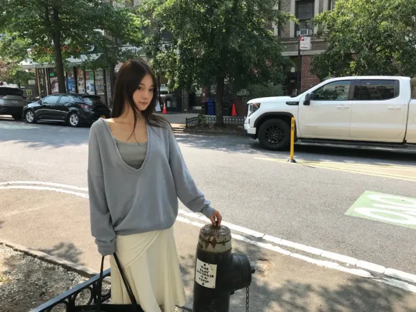 Roy Deep V-Neck Knit - Light Blue