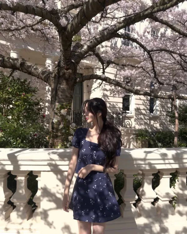 @0.720kmFloral square blouse (Navy)Floral flare skirt (Navy)