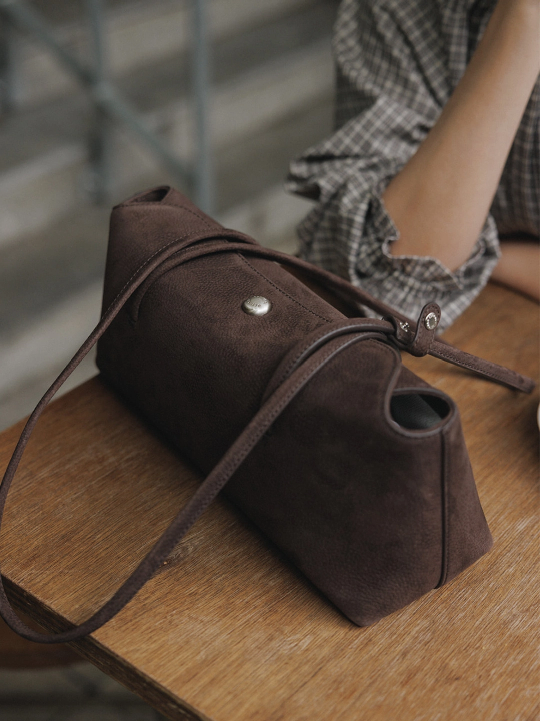 오스트카카 Pebble Flap Shoulder Bag Dark Brown 상품 이미지 1
