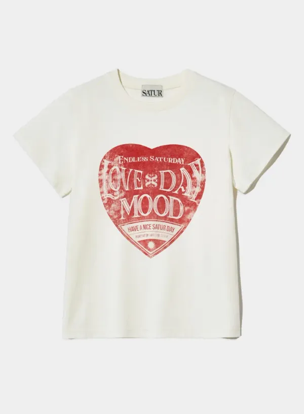(W) Saturday Retro Mood Graphic T-Shirt - Vintage Red
