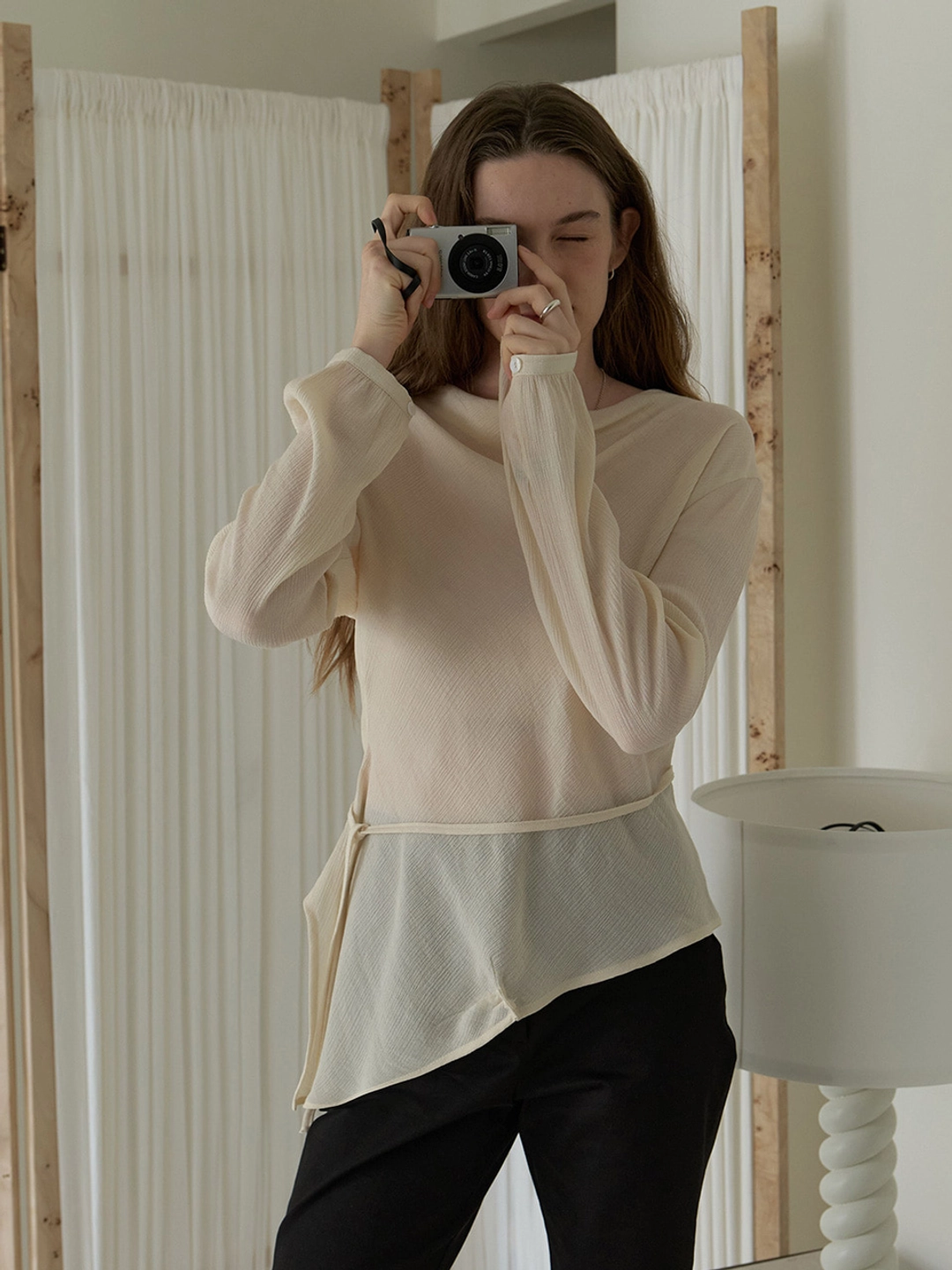 어몽 A WRINKLE WRAP BLOUSE_CREAM 상품 이미지 3