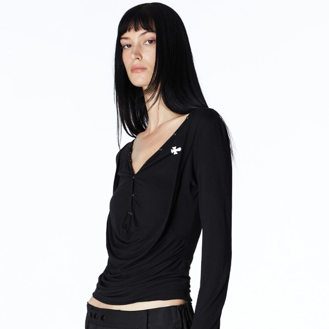 2000아카이브 [셀럽착용]DRAPED HENLEY TOP (BLACK) 상품 이미지 2