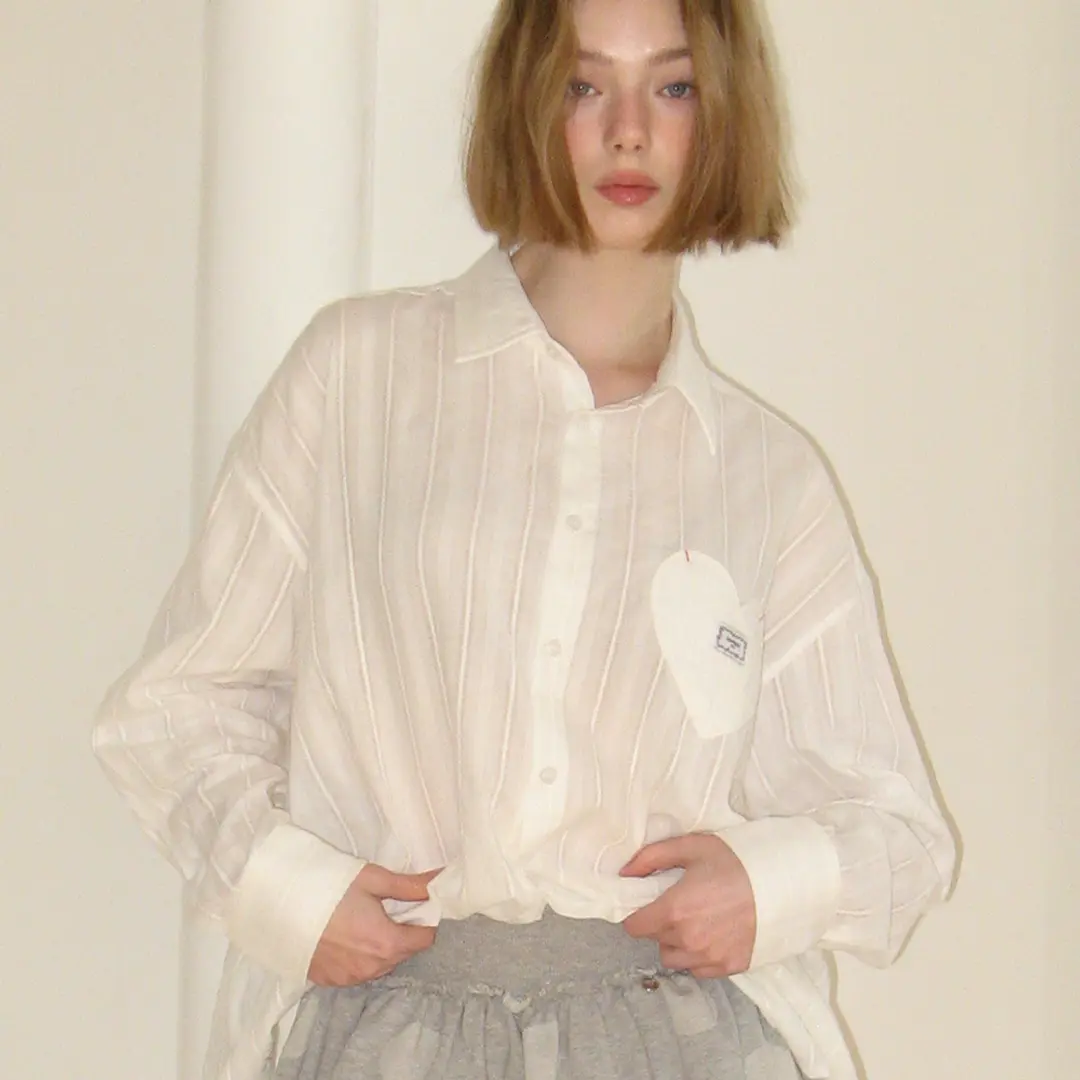 론론 EYELET STITCH HEART POCKET OVER FIT SHIRT WHITE 상품 이미지 2