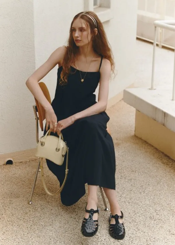 PINTUCK SLEEVELESS DRESS (moat black)