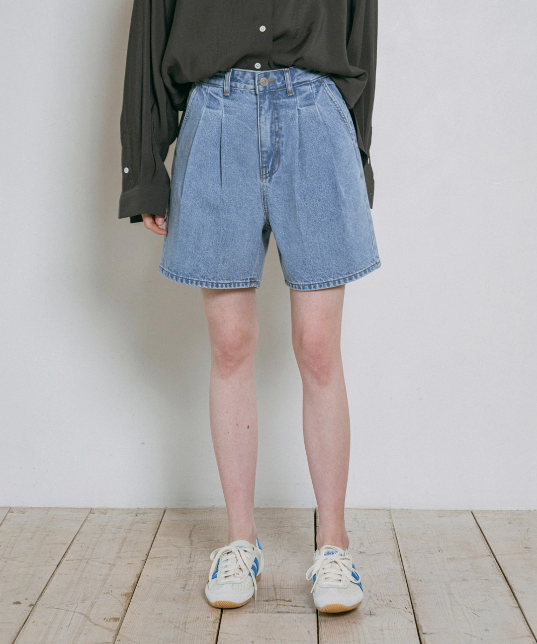 반원 아뜰리에 P3245 투턱 데님 쇼츠_Light blue 상품 이미지 2