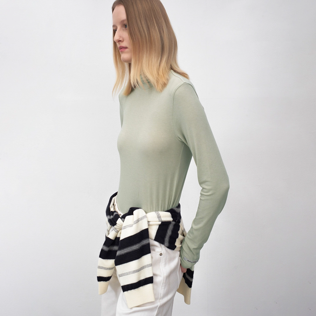 아뜰리에 나인 (T-7135)ESSENTIAL SHEER TURTLE NECK TEE 상품 이미지 1