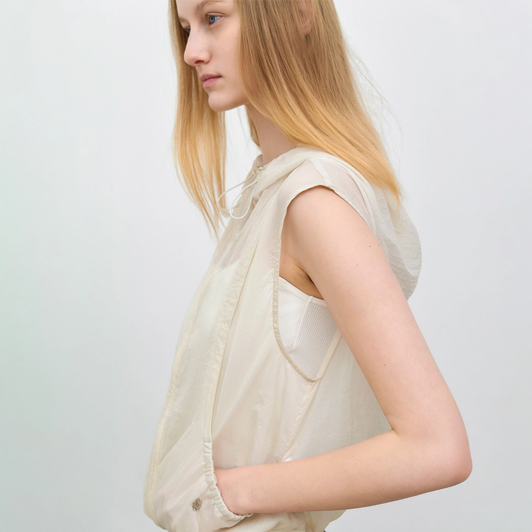 아뜰리에 나인 (VT-0286)YU NYLON SHIRRING HOODY VEST 상품 이미지 1
