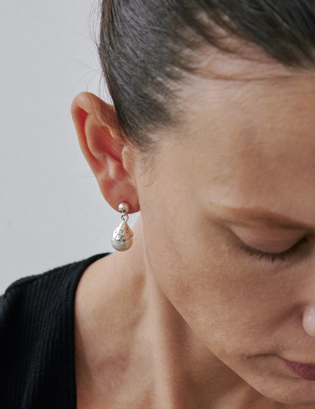 에뜨리브 Pearl Bell Drop Earrings 상품 이미지 3
