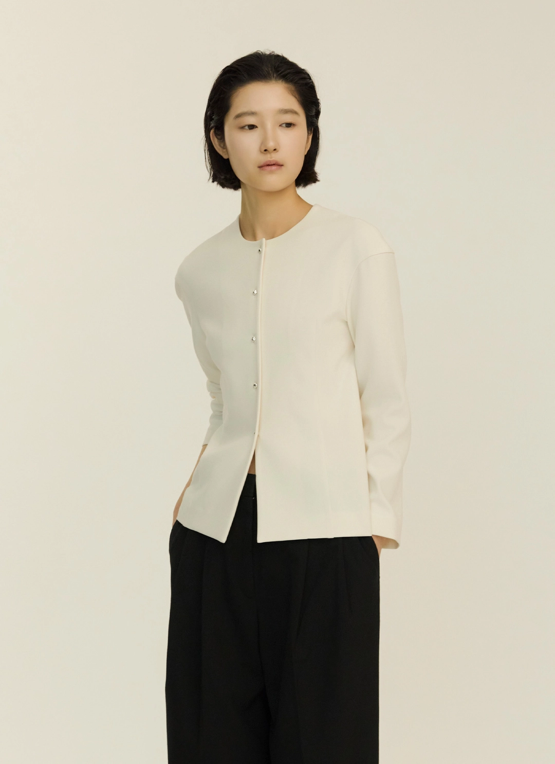 녹섭 hourglass silver button blouse_cream 상품 이미지 1