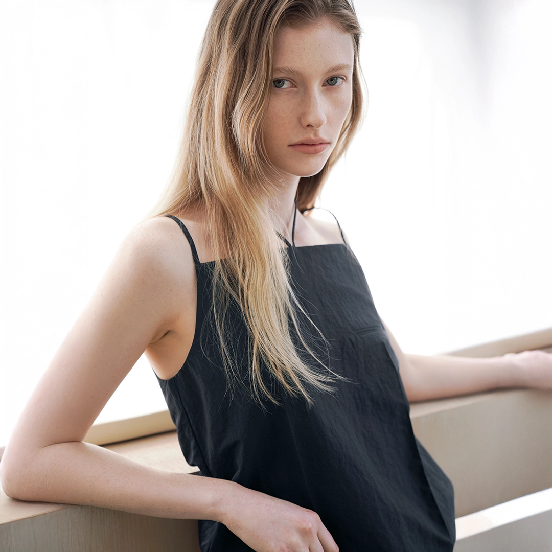 아뜰리에 나인 (BL-4334)MOI SET-UP BACK BUTTON BLOUSE 상품 이미지 2