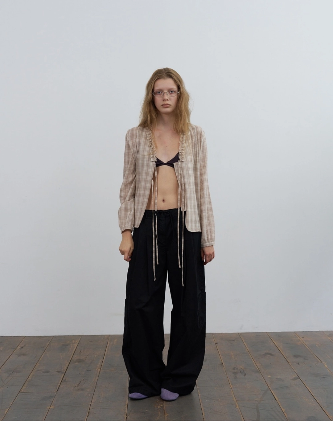 포에토 Poet tie check blouse - beige 상품 이미지 1