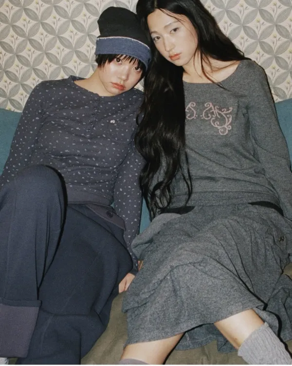 Back ribbon ornament knit top (Dark gray)