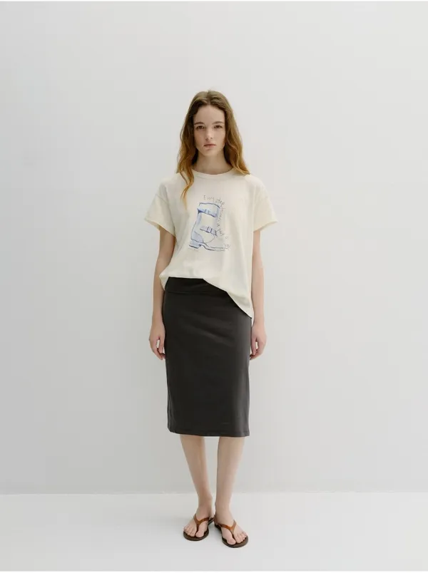 boots print t-shirt (natural cream)