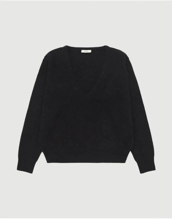Back logo deep v-neck knit - charcoal - 포에토