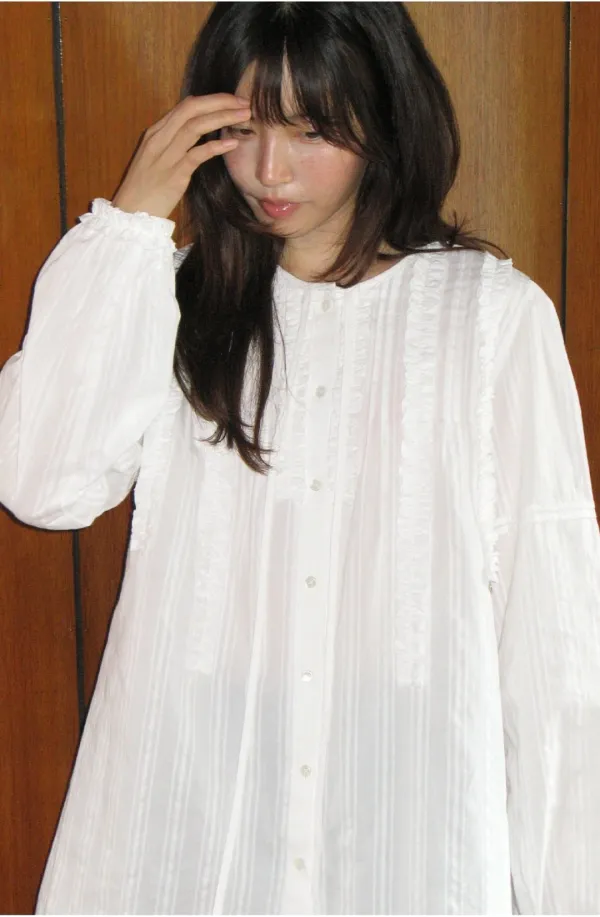 LACE RUFFLE BLOUSE IVORY