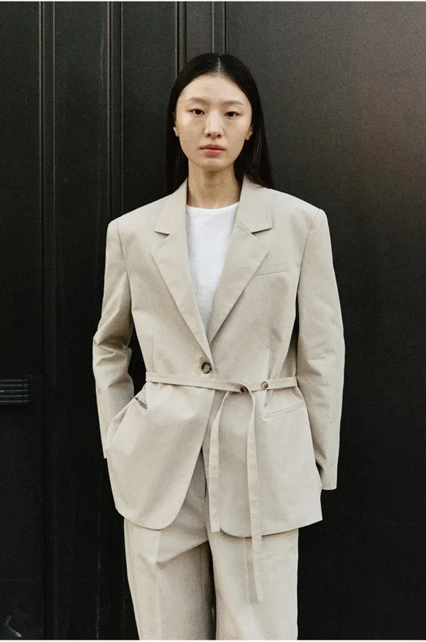 벨티드 싱글 블레이저 자켓_BEIGE