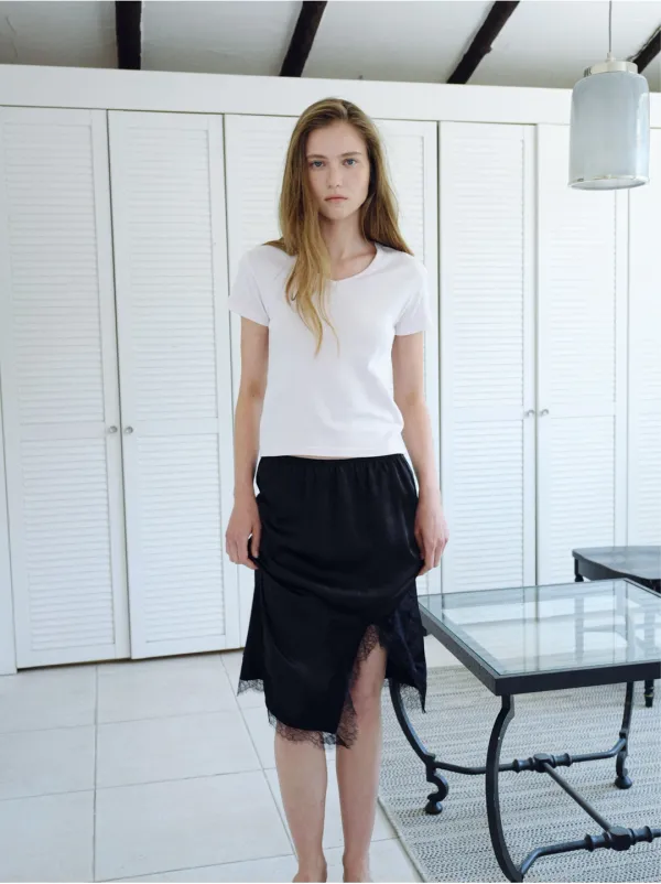 SHIMMER SATIN LACE SKIRT_BLACK_OF2C2XSK03BKA