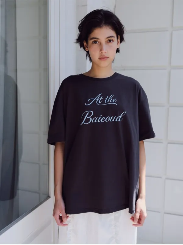 At the baie oud T-shirt_charcoal