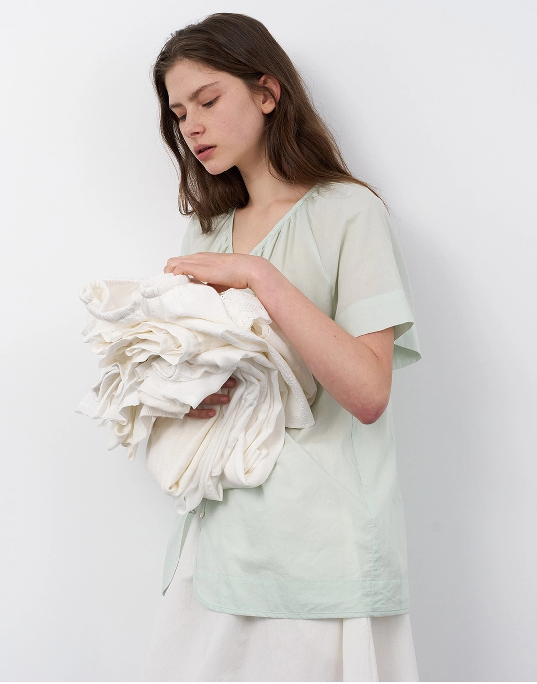 르닐 Thea V-neck Shirring Blouse (Pale Mint) 상품 이미지 3