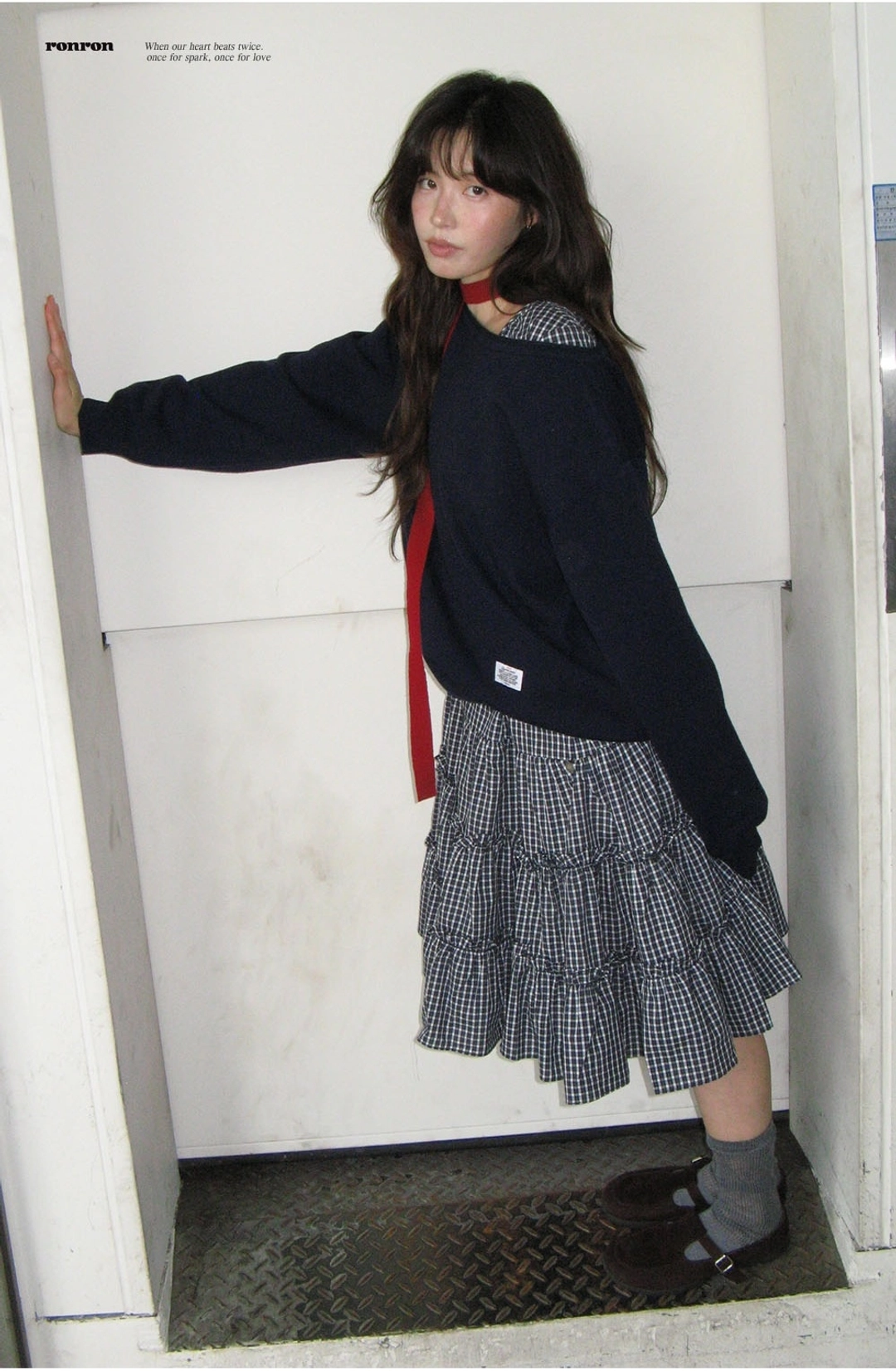 론론 [9/17 순차배송] SHIRRING PUFF RUFFLE DRESS NAVY CHECK 상품 이미지 1