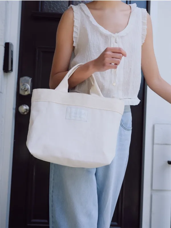 Dot U-neck frill sleeveless blouse_white