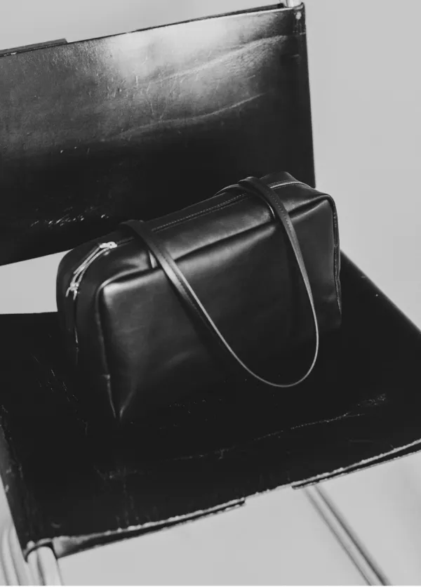 45449_Black square-shaped Bag