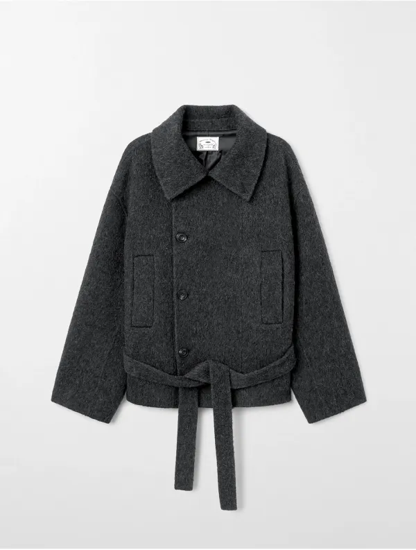 울 알파카 핸드메이드 벨티드 숏 코트 차콜 MDCT020CHARCOAL