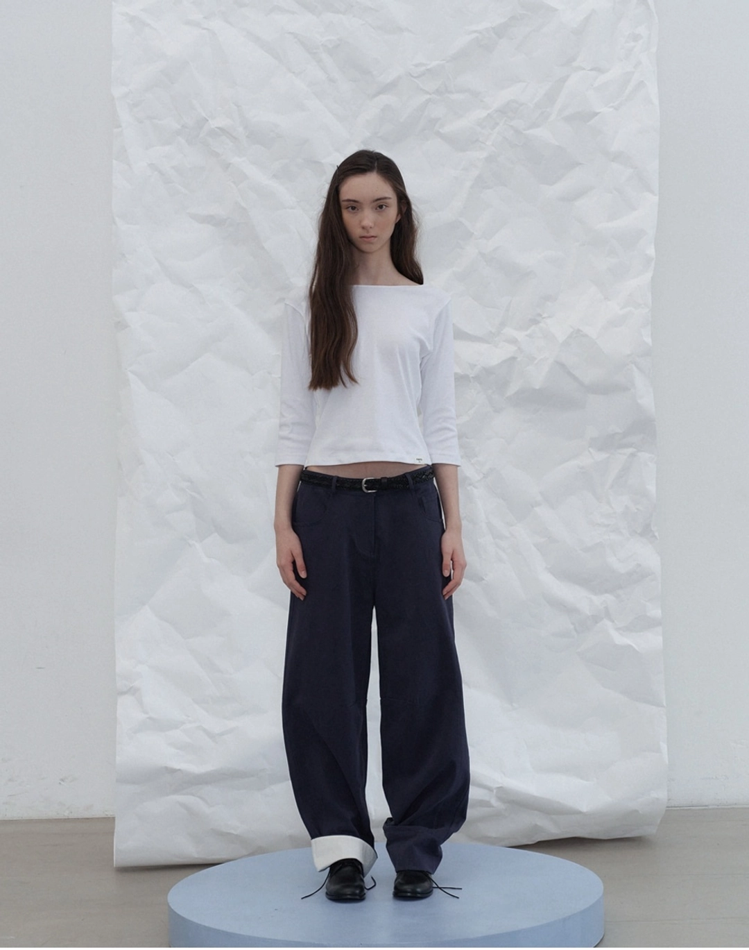 포에토 Folded curved cotton pants - navy 상품 이미지 1