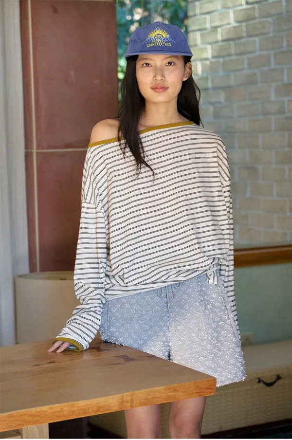 Off-Shoulder Stripe T_(Black)