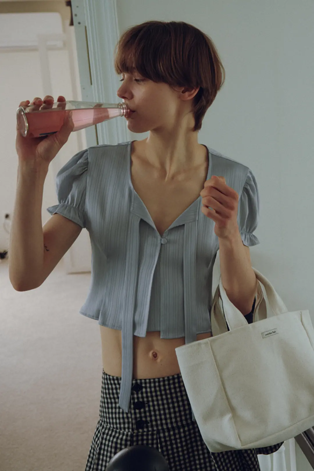 오버듀플레어 STRIPE JACQUARD CROP BLOUSE_PALE BLUE 상품 이미지 2