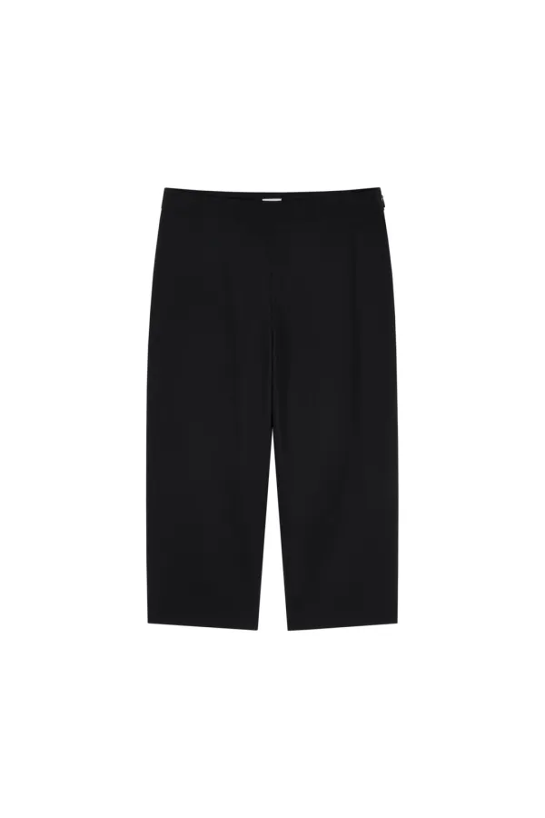 STRETCH CAPRI PANTS (BLACK)
