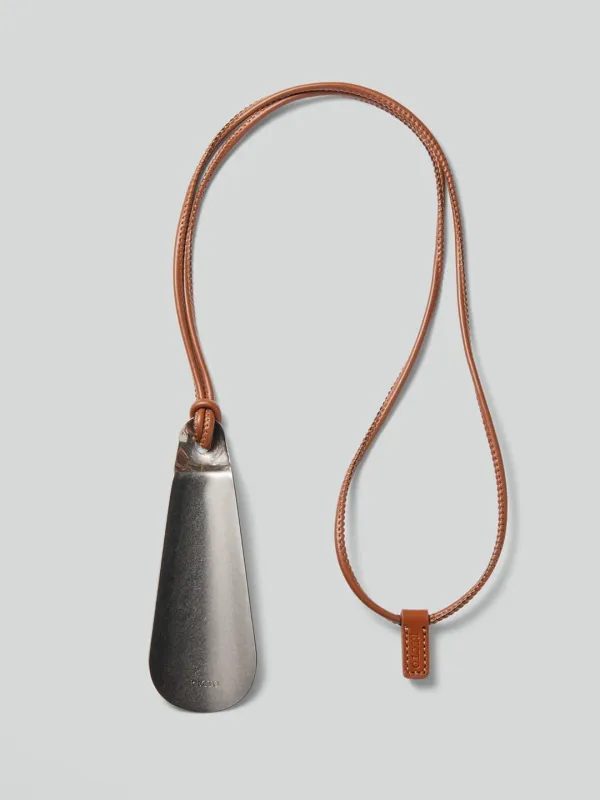 SHOEHORN NECKLACE (VINTAGE BROWN)