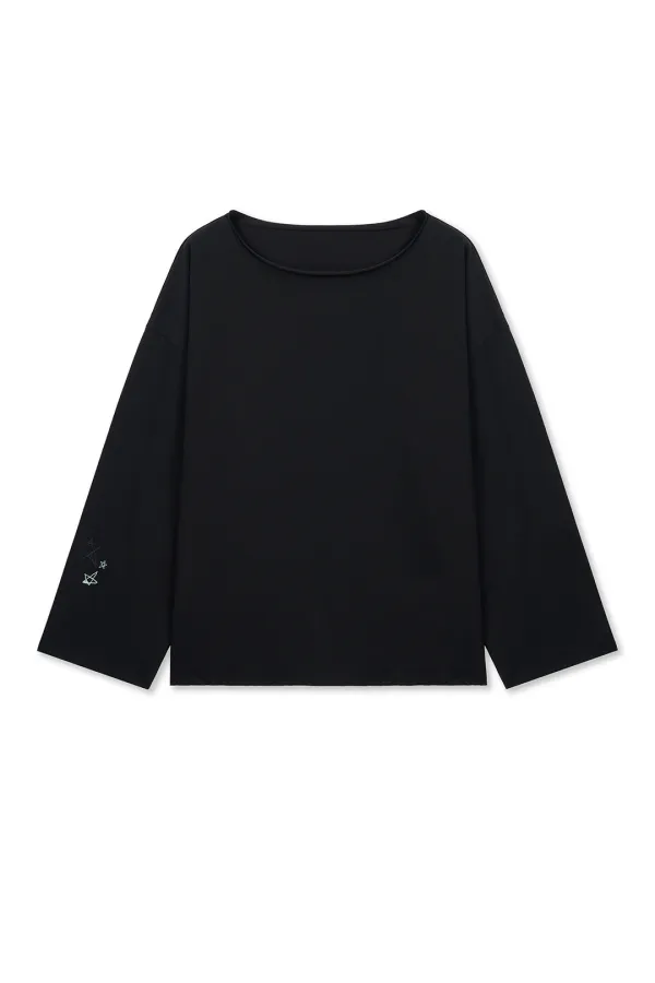 RAW HEM FINISHED BOAT NECK TOP IN BLACK