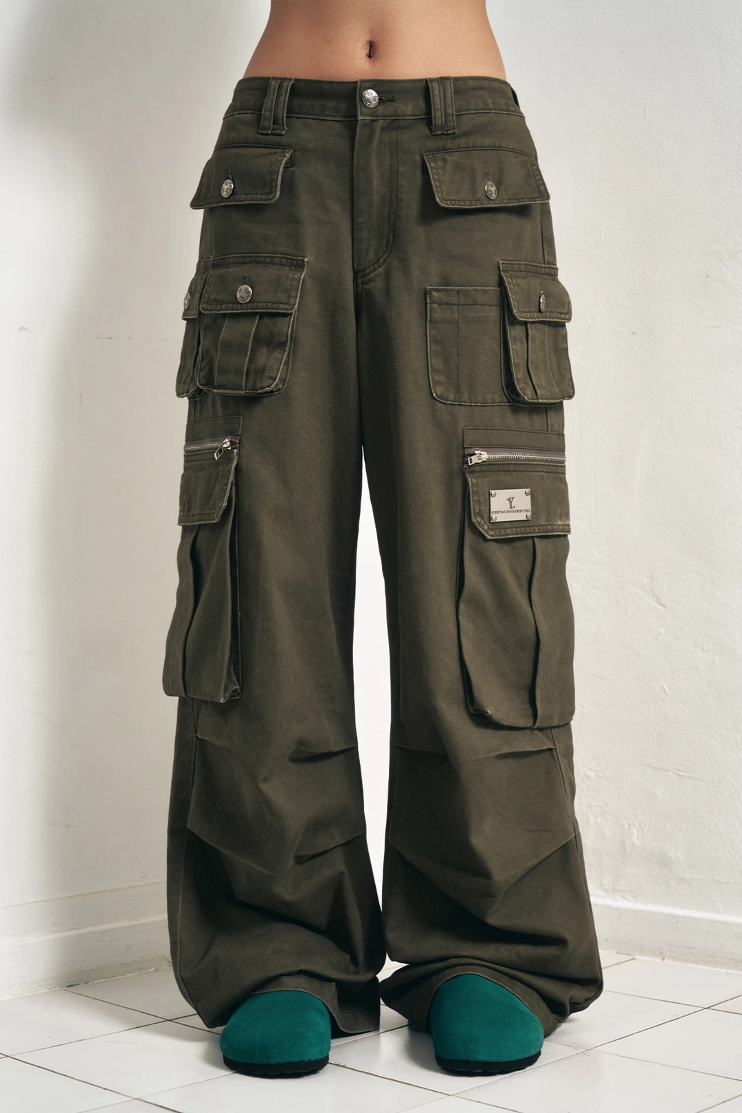 와이이이엘 Y. MULTI-POCKET CARGO PANTS KHAKI 상품 이미지 2