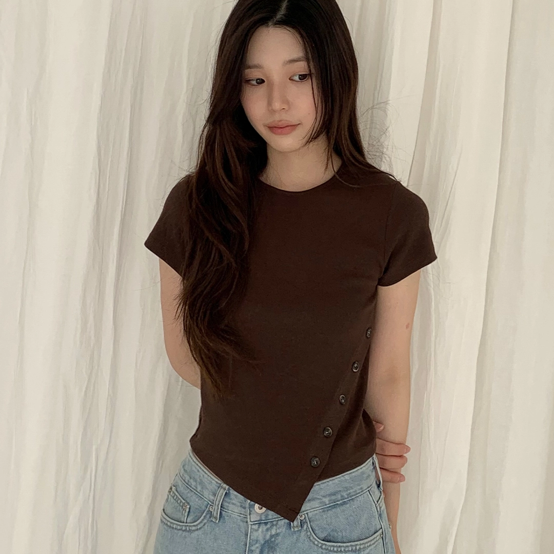 쏘이르 (4color)UNBALANCE BUTTON T-SHIRT 상품 이미지 1