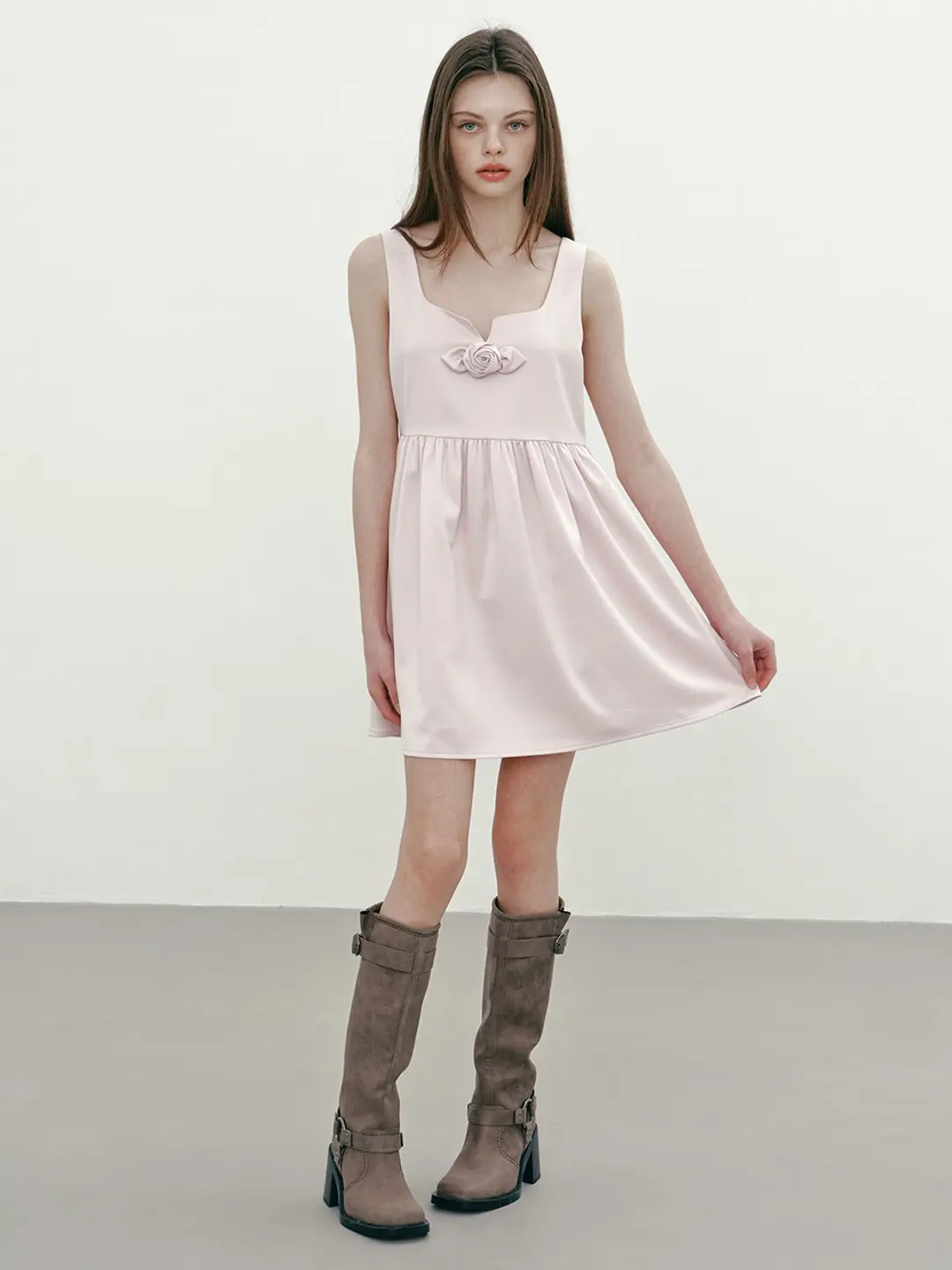 마가린핑거스 ROSE CORSAGE SATIN MINI DRESS (LIGHT PINK) 상품 이미지 2