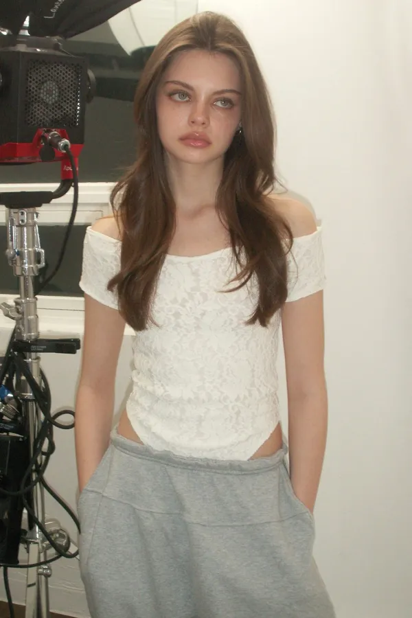 (예약배송 5/29) BACK STRING FLOWER LACE TOP IVORY