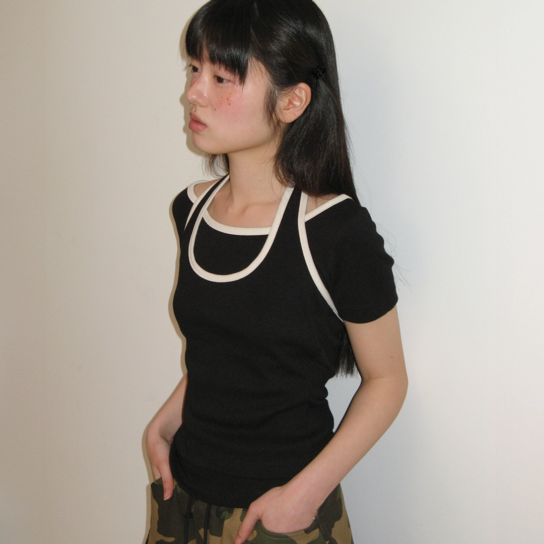 론론 LAYERED HALTER RINGER T SHIRT BLACK 상품 이미지 1