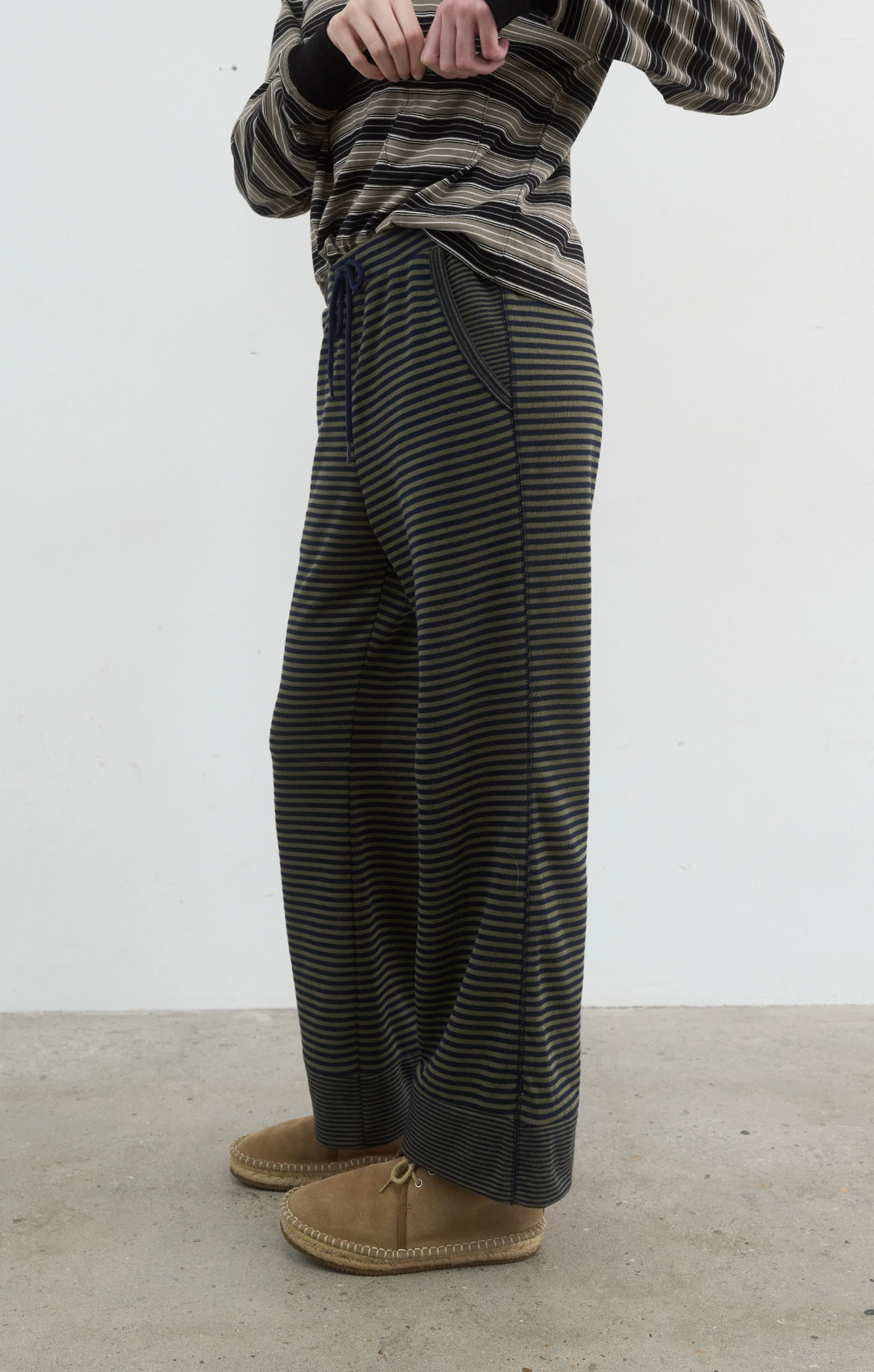 노컨텐츠 424. Supple Stripe Pants_Deep Olive 상품 이미지 2