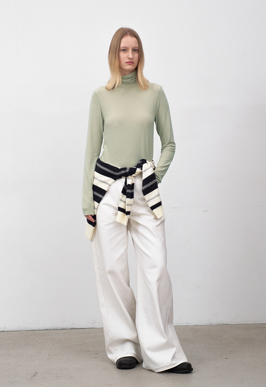 아뜰리에 나인 (T-7135)ESSENTIAL SHEER TURTLE NECK TEE 상품 이미지 3